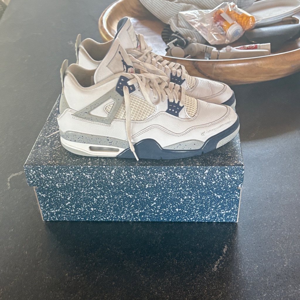 Jordan Sneakers In Cream And Navy